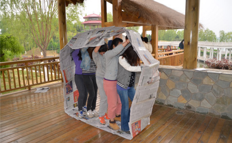 公司團委組織開展拓展活動